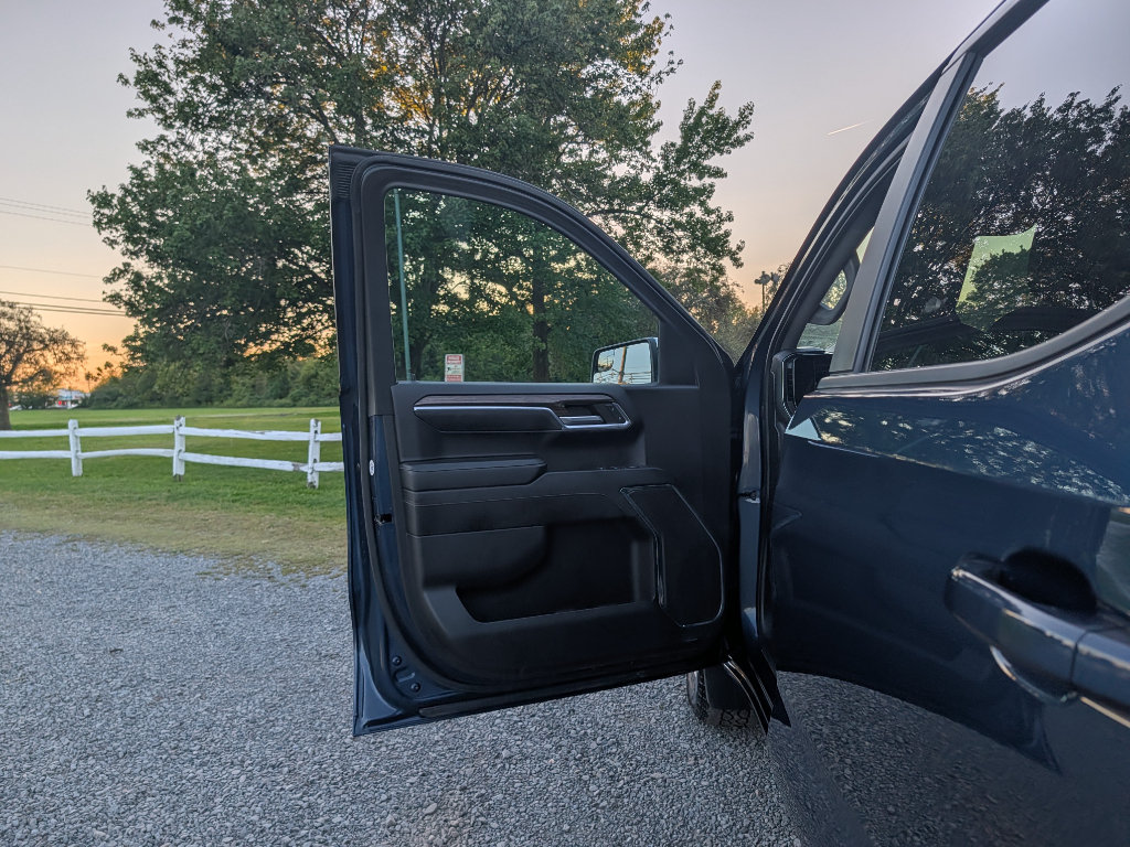 Used 2023 Chevrolet Silverado 1500 LT AWD/4WD image 10