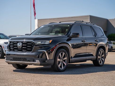 Used 2024 Honda Pilot Touring image 3