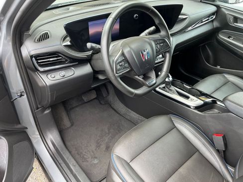 Used 2025 Buick Envista Sport Touring image 34