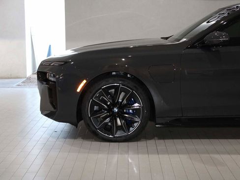 Used 2026 BMW 750e xDrive image 4