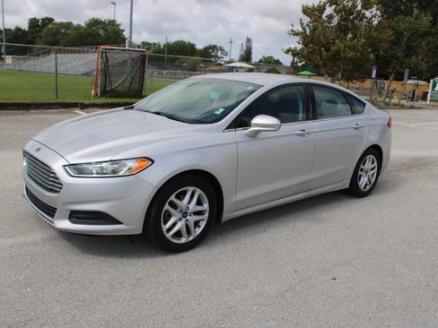 Used 2016 Ford Fusion SE FWD image 3
