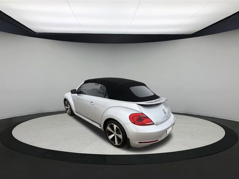 Used 2013 Volkswagen Beetle 2.0T image 5
