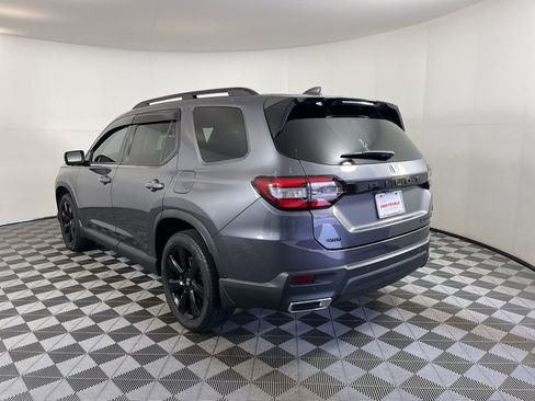 Certified 2025 Honda Pilot Black Edition image 15