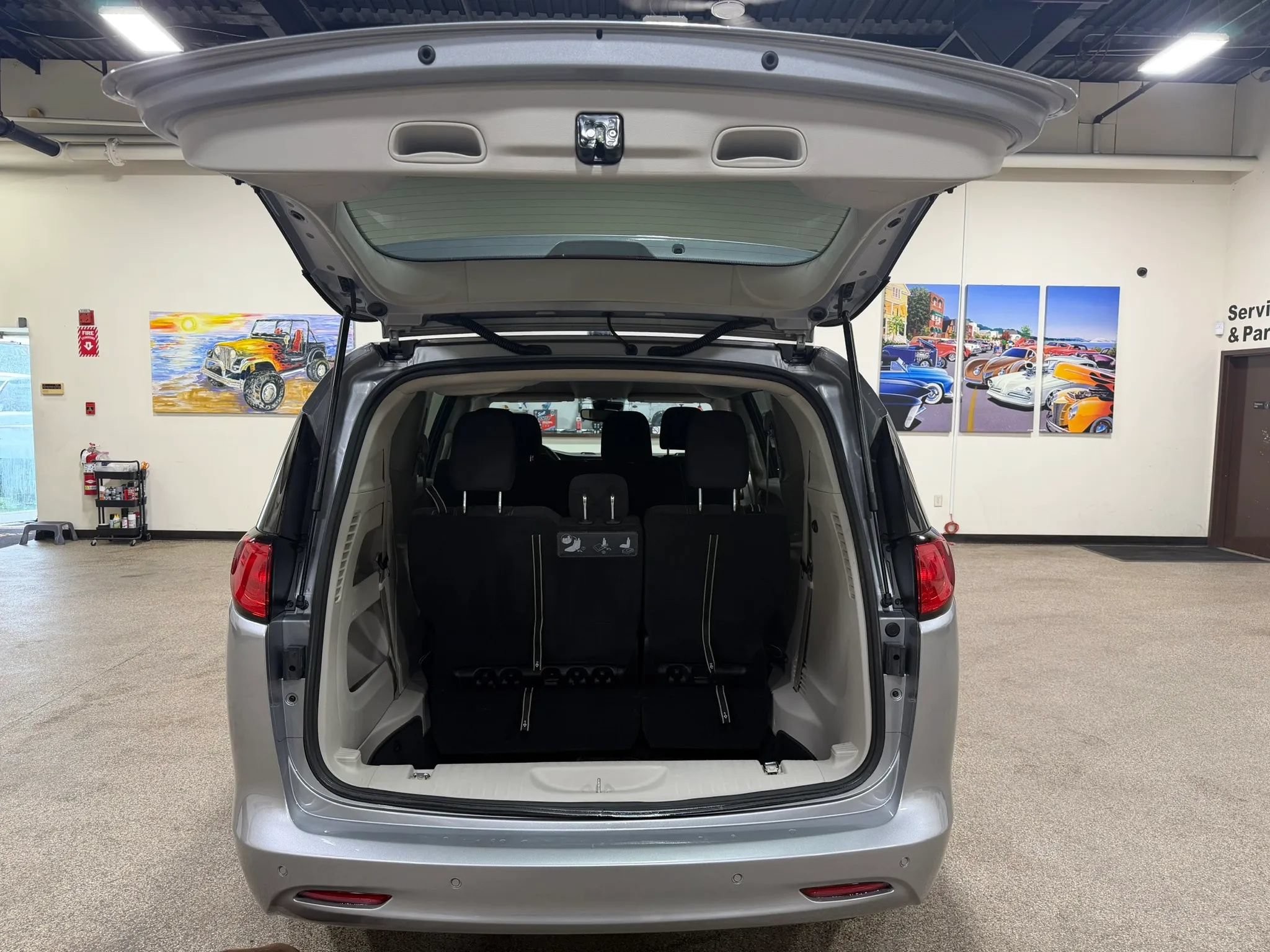 Used 2021 Chrysler Voyager L FWD image 20
