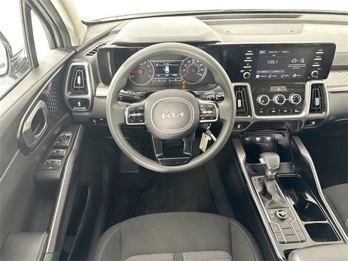 Used 2022 Kia Sorento LX image 10