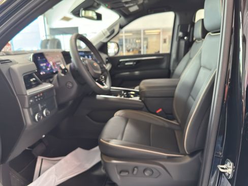 New 2025 Chevrolet Suburban Premier image 5