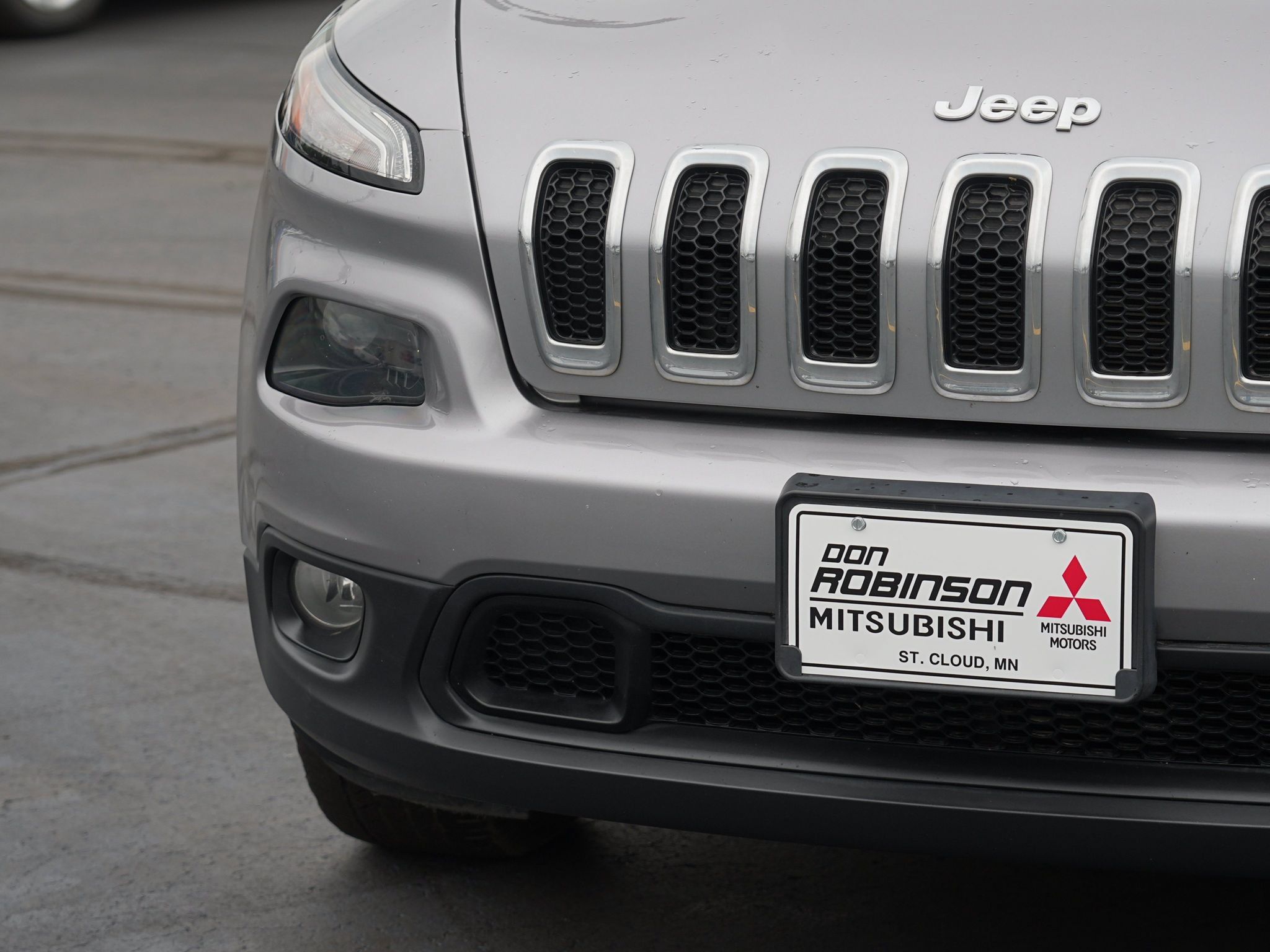 Used 2018 Jeep Cherokee Latitude w/ Safety Group AWD/4WD image 10