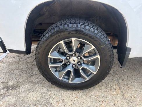 Used 2025 Chevrolet Silverado 1500 RST AWD/4WD image 9