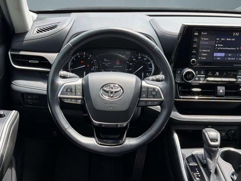 Used 2020 Toyota Highlander XLE FWD image 27