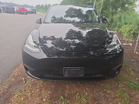 Used 2022 Tesla Model Y Long Range AWD/4WD image 2