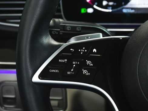 Used 2025 Mercedes-Benz GLE 450e 4MATIC w/ AMG Line Exterior image 41