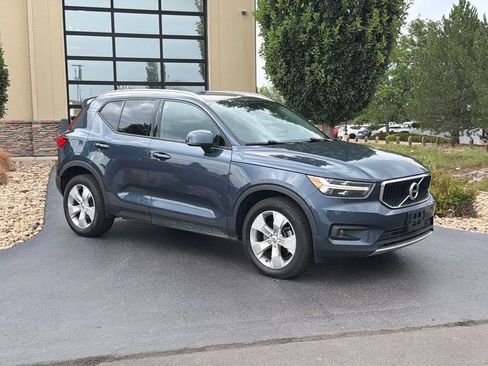 Used 2021 Volvo XC40 T5 Momentum AWD/4WD image 3