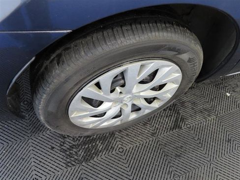 Used 2019 Toyota Corolla LE image 6