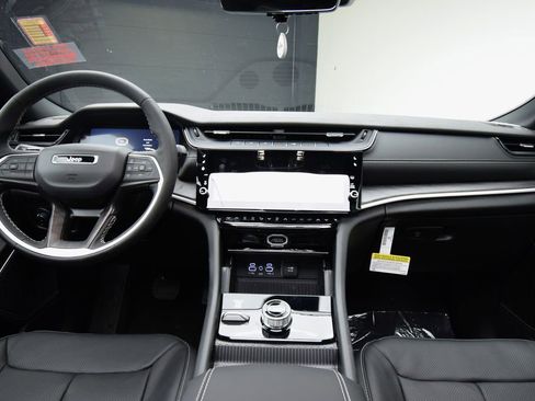 New 2026 Jeep Grand Cherokee Limited image 40