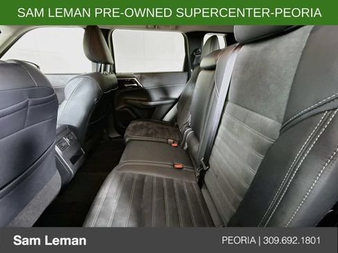 Used 2024 Mitsubishi Outlander AWD image 23