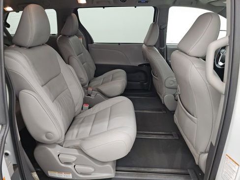 Used 2019 Toyota Sienna XLE w/ XLE Navigation Package image 35