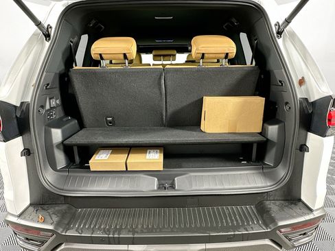New 2025 Lexus LX 700h Luxury image 29