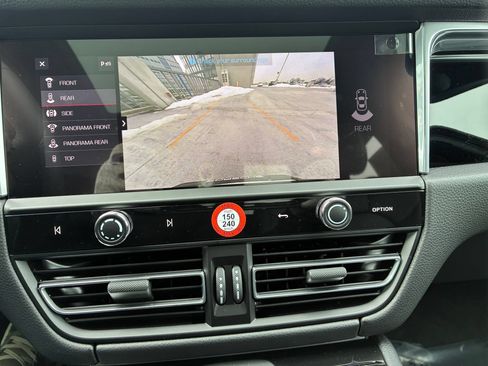 Certified 2026 Porsche Macan AWD/4WD image 30