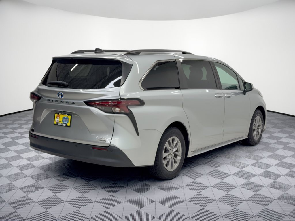 Used 2023 Toyota Sienna XLE w/ XLE Plus Package AWD/4WD image 9