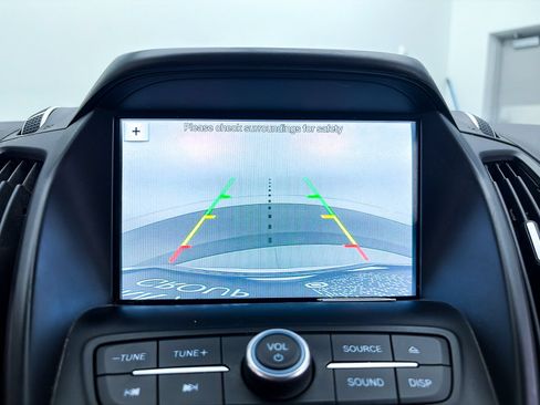 Used 2018 Ford Escape SE w/ SE Sync 3 Package FWD image 5