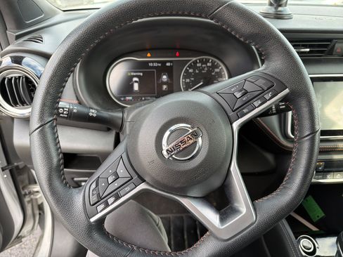 Used 2020 Nissan Kicks SR w/ SR Premium Package image 6