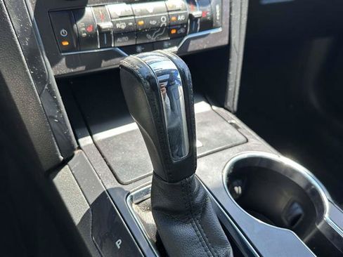 Used 2017 Ford Explorer XLT w/ Equipment Group 202A AWD/4WD image 40