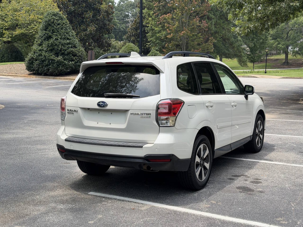 Used 2017 Subaru Forester 2.5i Premium AWD/4WD image 8