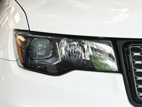 Used 2021 Jeep Grand Cherokee Laredo X AWD/4WD image 4