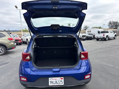 Used 2022 Hyundai Venue Limited FWD image 5