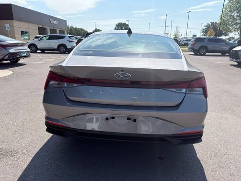 Used 2023 Hyundai Elantra SEL w/ Convenience Package FWD image 7