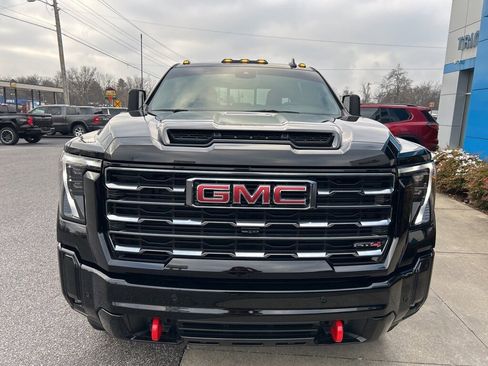 Used 2025 GMC Sierra 2500 AT4 image 4