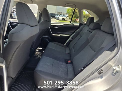 Used 2022 Toyota RAV4 XLE FWD image 10