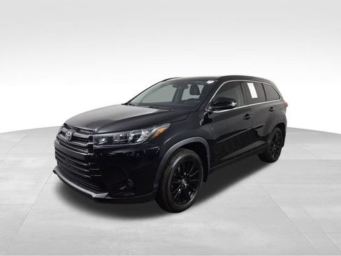 Used 2019 Toyota Highlander SE image 2