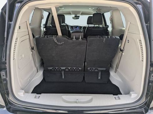 Used 2024 Chrysler Pacifica Limited FWD image 13