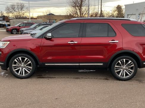 Used 2019 Ford Explorer Platinum image 8