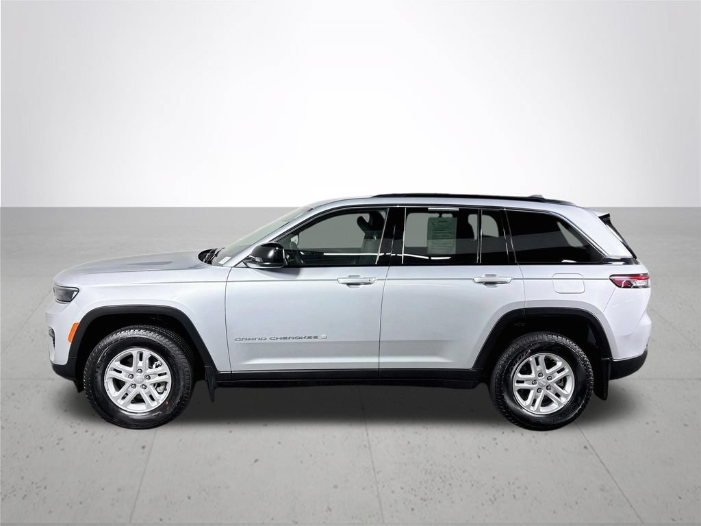 Used 2025 Jeep Grand Cherokee Laredo w/ MOPAR Finishing Package AWD/4WD image 10