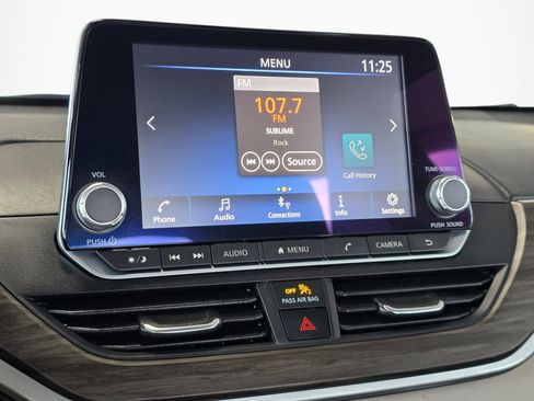 Used 2025 Nissan Altima 2.5 SV FWD image 25