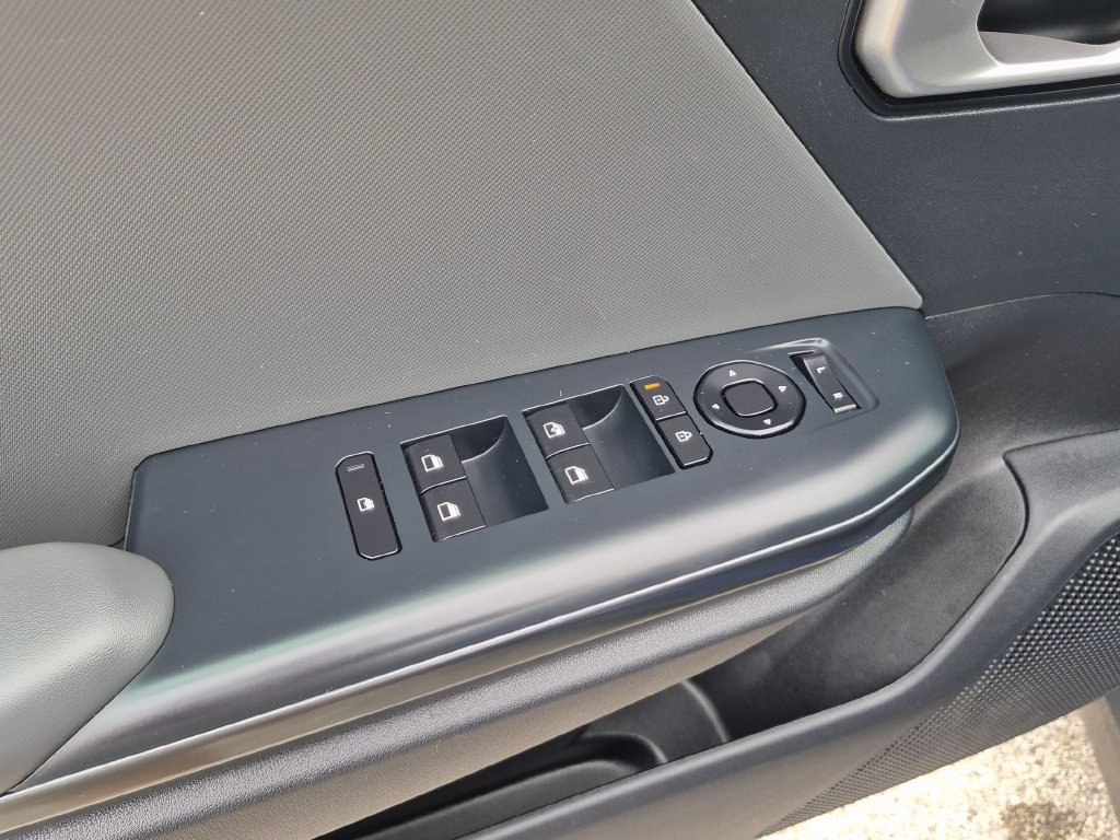 Used 2025 Kia K4 FWD image 13