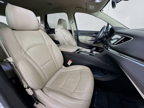 Used 2021 Buick Enclave Essence image 15