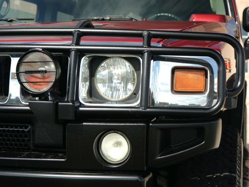 Used 2004 HUMMER H2 w/ Preferred Equipment Group AWD/4WD image 8