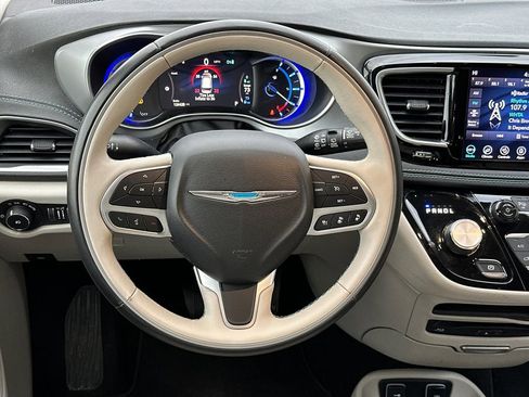 Used 2018 Chrysler Pacifica Limited w/ Advanced Safetytec Group image 21