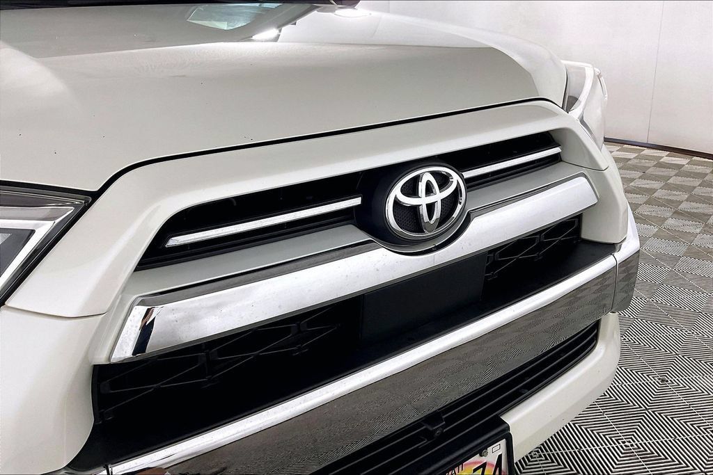 Used 2022 Toyota 4Runner Limited AWD/4WD image 30