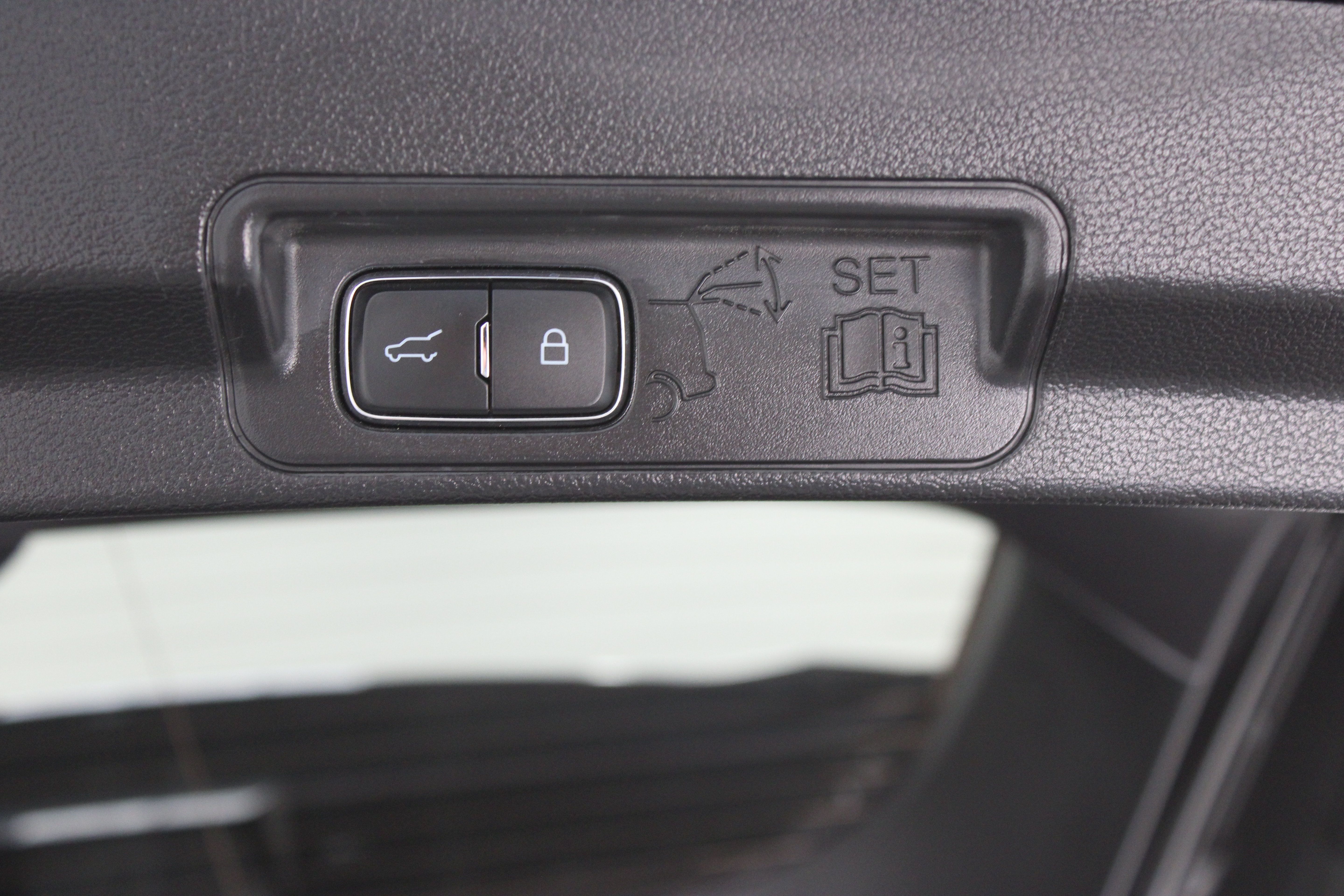 Used 2022 Ford Explorer XLT AWD/4WD image 35