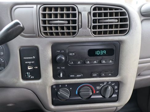 Used 2002 Chevrolet S10 Pickup image 26