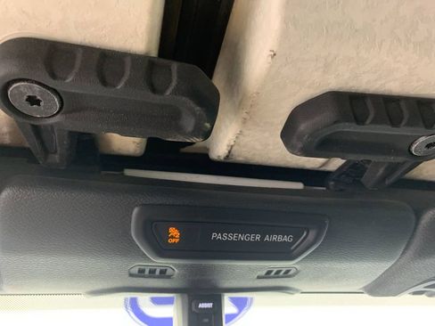 Used 2018 Jeep Wrangler Unlimited Sahara image 29