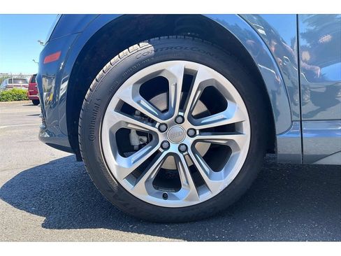Used 2018 Audi Q3 2.0T Premium Plus w/ Premium Plus Package AWD/4WD image 4