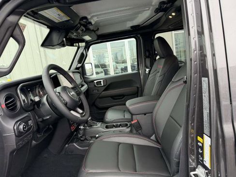 New 2026 Jeep Gladiator Rubicon w/ Technology Group image 9