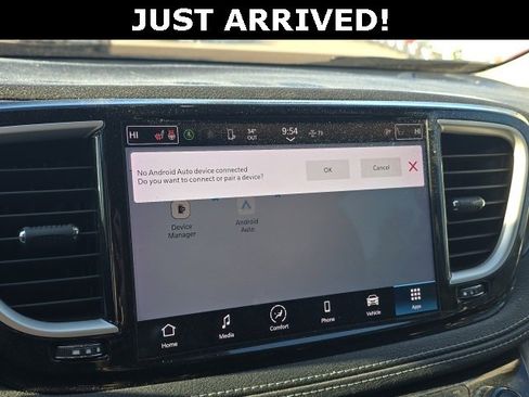 Used 2023 Chrysler Pacifica Touring-L image 21