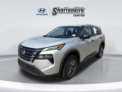 Used 2024 Nissan Rogue S image 1