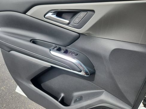 New 2025 Chevrolet Traverse LT w/ Driver Confidence Package FWD image 6